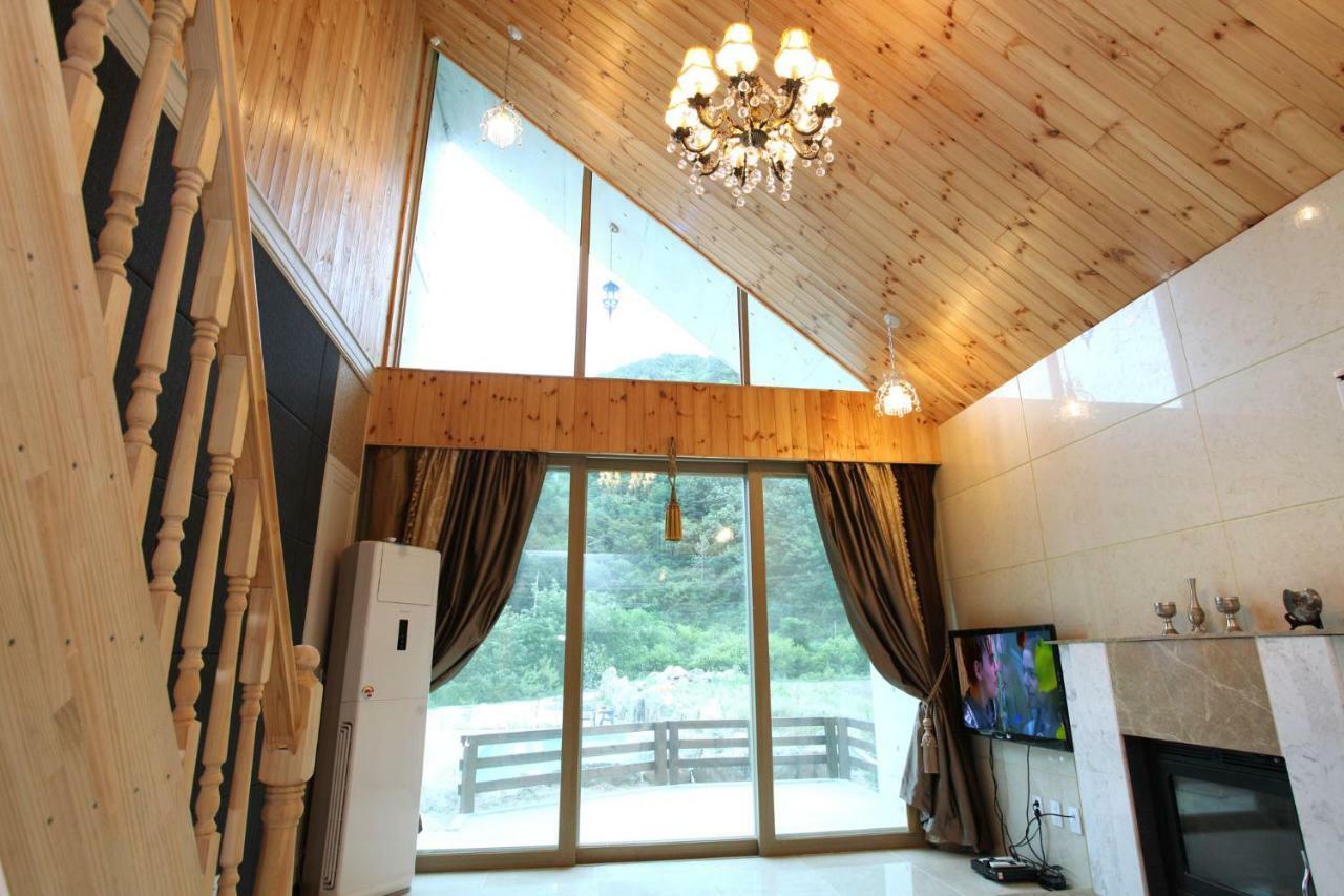 Vila Moon On The Cloud Yeongwol Exteriér fotografie